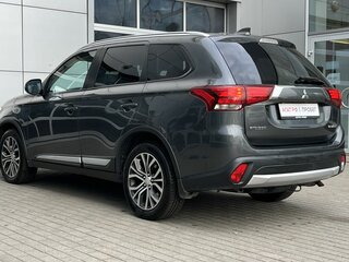 2018 Mitsubishi Outlander III Рестайлинг 2, серый, 2050000 рублей, вид 5