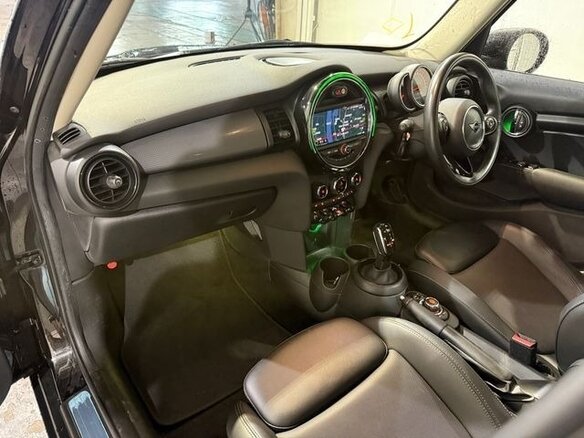 2021 Mini Hatch Cooper III (F55/F56) Рестайлинг, чёрный, 1178911 рублей - вид 8