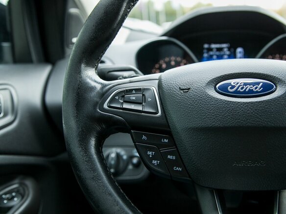 2017 Ford Kuga II Рестайлинг, чёрный, 1650000 рублей - вид 16