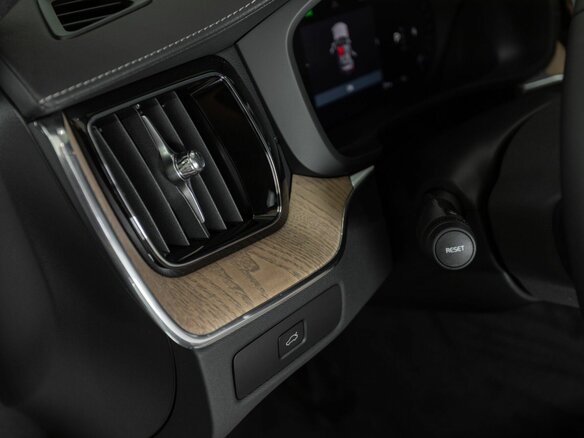 2025 Volvo XC60 II Рестайлинг 2, чёрный - вид 14