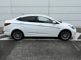 2014 Hyundai Solaris I, белый, 805000 рублей, вид 4