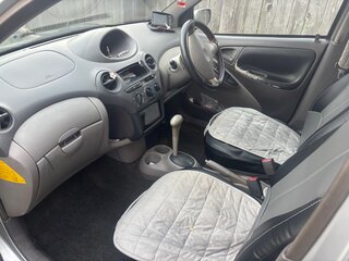 2000 Toyota Platz, серый, 180000 рублей, вид 4