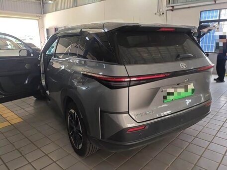 2025 Toyota bZ3X 50 kWh, серый, 2127000 рублей, вид 4