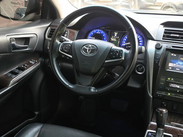 2017 Toyota Camry VII (XV50) Рестайлинг, чёрный, 2099000 рублей - вид 15