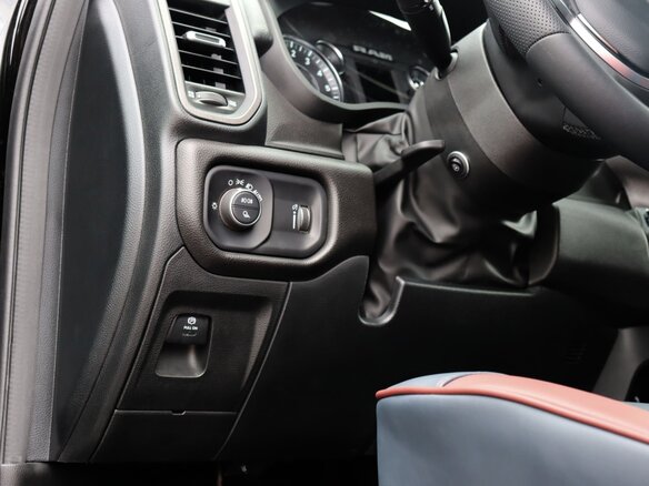 2026 Ram 1500 Quad Cab V Рестайлинг, оранжевый, 8910000 рублей - вид 17