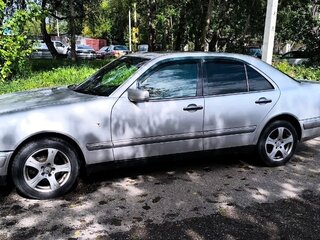 1997 Mercedes-Benz E-Класс 230 II (W210, S210), серебристый, 320000 рублей, вид 3