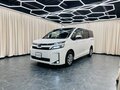 2018 Toyota Voxy III (R80) Рестайлинг, белый, 2199999 рублей - вид 2