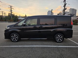 2018 Honda Stepwgn Spada V Рестайлинг, чёрный, 2300000 рублей, вид 4