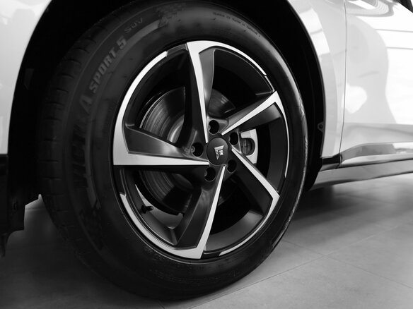 2026 GAC Hyptec HT, серебристый, 5999000 рублей - вид 7