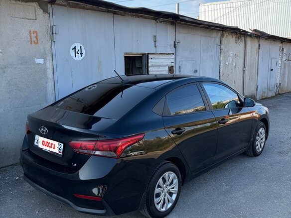 2018 Hyundai Solaris II, чёрный, 1000000 рублей - вид 4