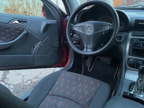 2003 Mercedes-Benz C-Класс 180 II (W203), красный, 600000 рублей - вид 10