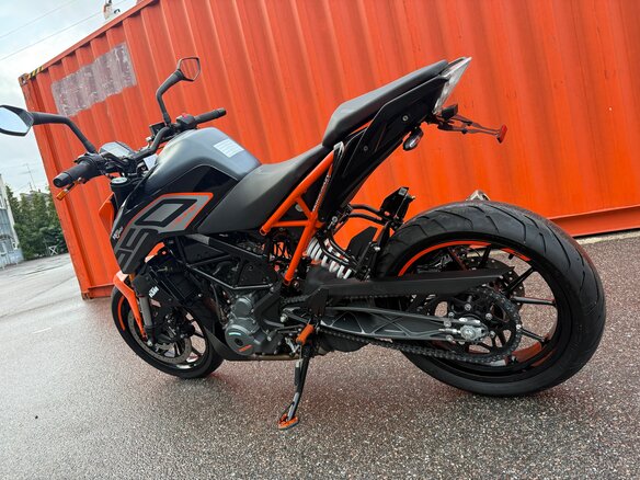 2023 KTM 250 Duke, чёрный, 399990 рублей - вид 21