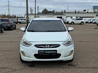 2013 Hyundai Solaris I, белый, 775000 рублей, вид 2