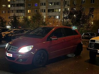 2008 Mercedes-Benz B-Класс 170 I (W245) Рестайлинг, красный, 550000 рублей, вид 3