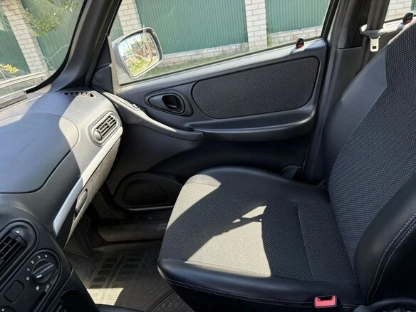 2015 Chevrolet Niva I Рестайлинг, серебристый, 750000 рублей - вид 13