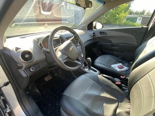 2013 Chevrolet Aveo II, серебристый, 800000 рублей, вид 5