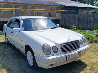 1998 Mercedes-Benz E-Класс 200 II (W210, S210), белый, 470000 рублей, вид 2