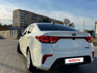 2019 Kia Rio IV, белый, 1550000 рублей, вид 3