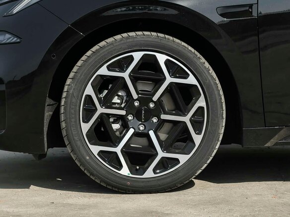 2026 Lynk & Co 07 GT I Рестайлинг, чёрный, 6490000 рублей - вид 9