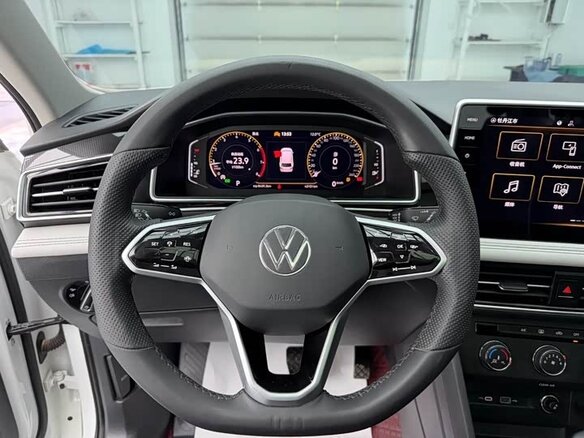 2023 Volkswagen Tiguan II Рестайлинг, белый - вид 11