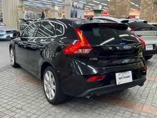 2020 Volvo V40 II Рестайлинг, чёрный, 1029060 рублей, вид 4