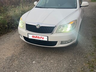 2013 Skoda Octavia II (A5) Рестайлинг, белый, 985000 рублей, вид 2