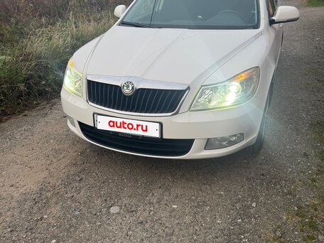 2013 Skoda Octavia II (A5) Рестайлинг, белый, 935000 рублей, вид 2