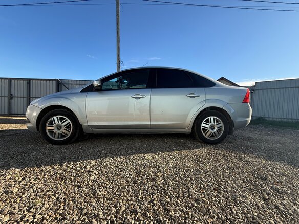 2011 Ford Focus II Рестайлинг, серебристый, 580000 рублей - вид 5