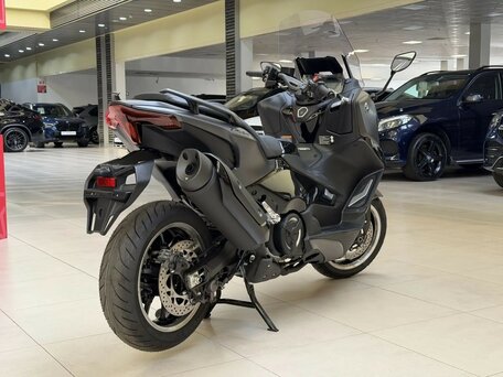 2026 Yamaha TMAX, серый, 1600000 рублей, вид 4