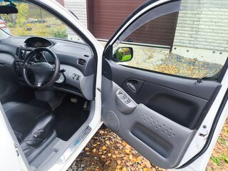 2000 Toyota FunCargo, белый, 295000 рублей, вид 5