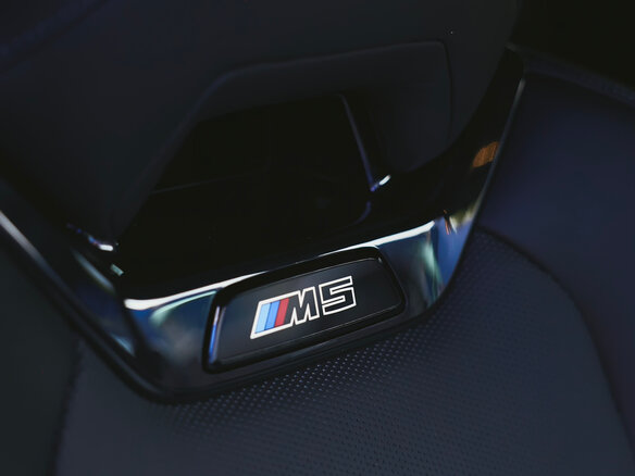 2025 BMW M5 VII (G90), красный, 20000000 рублей - вид 29