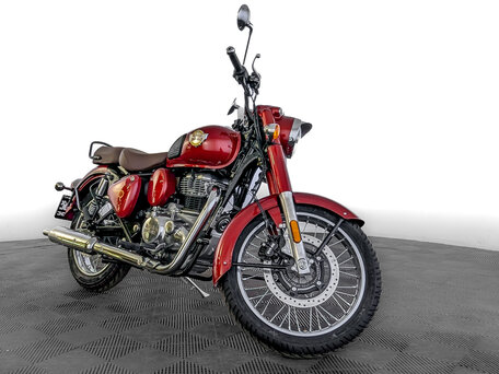 2026 Royal Enfield Classic 350, красный, 497000 рублей, вид 2