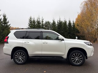 2018 Toyota Land Cruiser Prado 150 Series Рестайлинг 2, белый, 4830000 рублей, вид 3