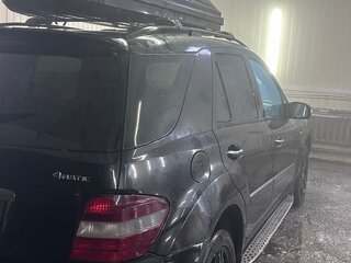 2008 Mercedes-Benz M-Класс 550 II (W164) Рестайлинг, чёрный, 1300000 рублей, вид 4