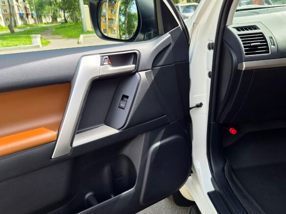 2022 Toyota Land Cruiser Prado 150 Series Рестайлинг 3, белый, 6350000 рублей - вид 35