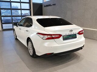 2019 Toyota Camry VIII (XV70), белый, 2820000 рублей, вид 4
