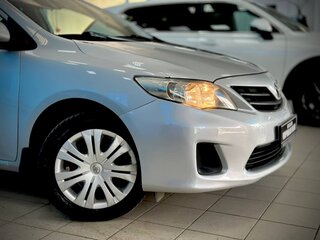 2012 Toyota Corolla X (E140, E150) Рестайлинг, серебристый, 1069000 рублей, вид 2