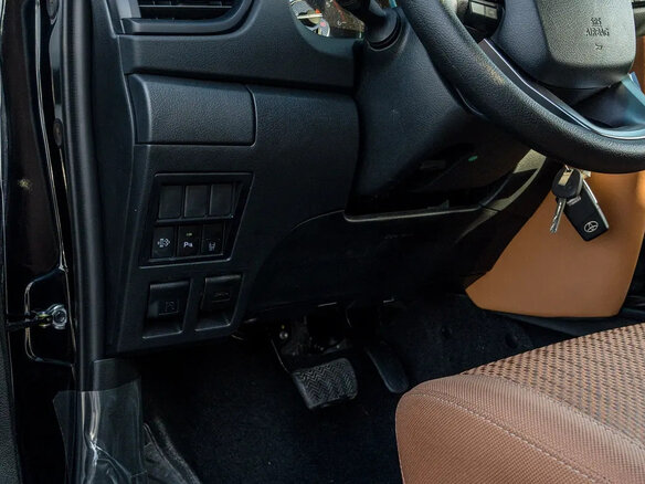 2025 Toyota Fortuner II Рестайлинг, чёрный, 5130000 рублей - вид 9