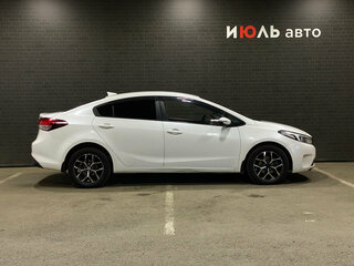 2017 Kia Cerato III Рестайлинг (Classic), белый, 1270000 рублей, вид 4