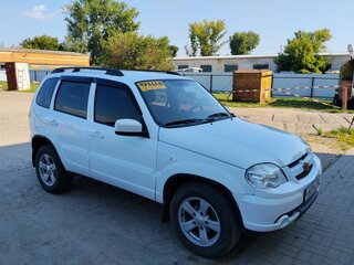 2017 Chevrolet Niva I Рестайлинг, белый, 580000 рублей, вид 3