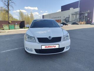 2011 Skoda Octavia II (A5) Рестайлинг, белый, 700000 рублей, вид 3