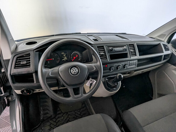 2017 Volkswagen Transporter, серый, 2440000 рублей - вид 13