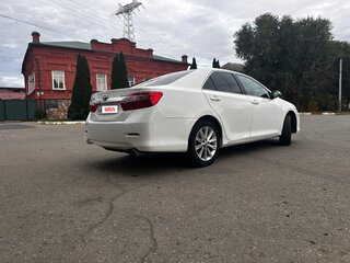 2013 Toyota Camry VII (XV50), белый, 1400000 рублей, вид 4