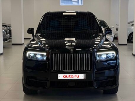 2023 Rolls-Royce Cullinan Black Badge I (Series I), чёрный, 39900000 рублей, вид 1