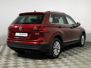 2017 Volkswagen Tiguan II, красный, 2249700 рублей, вид 5