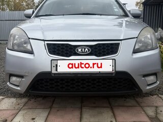2010 Kia Rio II Рестайлинг, серебристый, 330000 рублей, вид 1