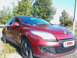 2014 Renault Megane III Рестайлинг, красный, 700000 рублей, вид 3