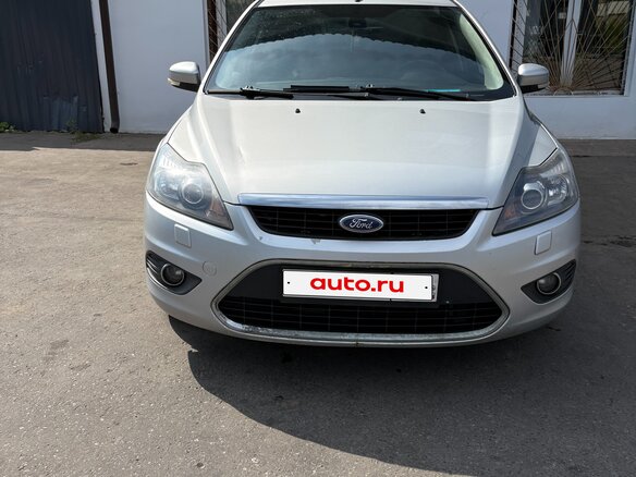 2011 Ford Focus II Рестайлинг, серебристый, 600000 рублей - вид 1