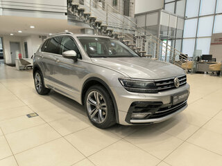 2018 Volkswagen Tiguan II, серебристый, 2700000 рублей, вид 3
