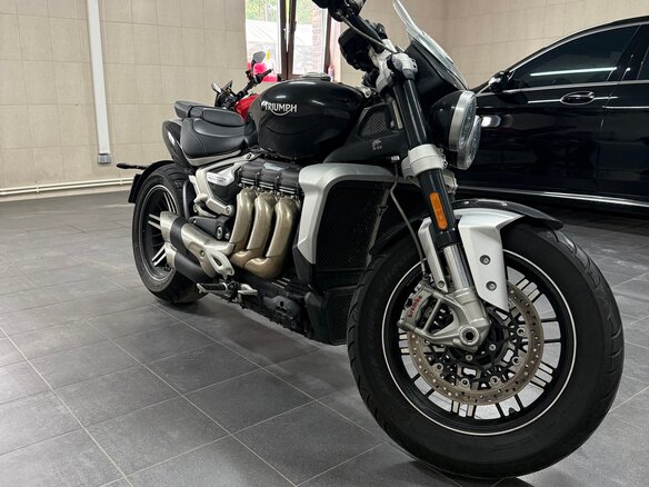 2022 Triumph Rocket 3, чёрный, 2000000 рублей